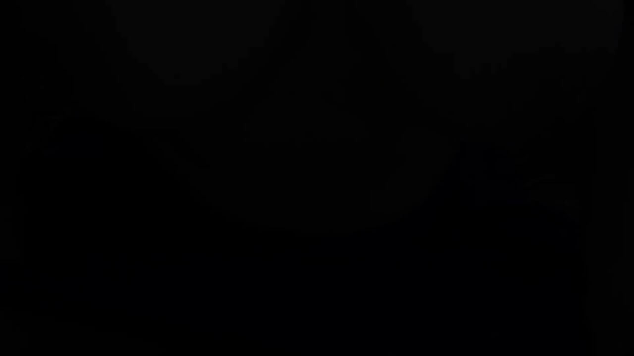 Büyük göğüsleri var