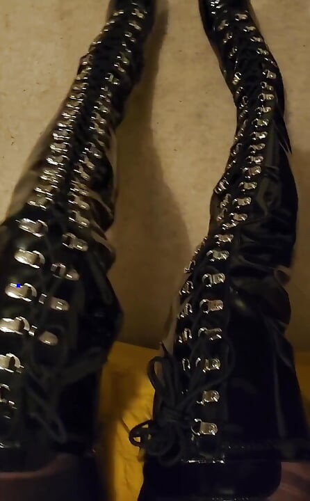 여주인 Jessica에게 부츠 걸레의 양에 대해 말하세요