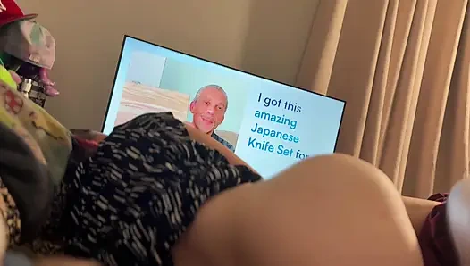 Горячая милфа с большой задницей кончает на большом белом члене