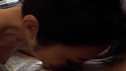 Самое горячее азиатское видео от первого лица - 2_Sexy японская женщина с маленькой грудью любит мастурбировать своим ртом
