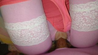 Pinky xdress, soutien-gorge de poupée, baise et peu de sperme sur la culotte