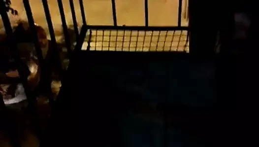 me pajeo en el balcon