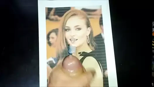 Sophie Turner boşalma anısına #2