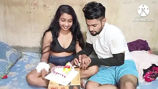 Genç kız arkadaşım için doğum günü sürprizi Benim gerçek Desi kızım