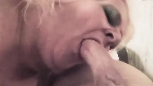 Nyepong kontol berujung ngentot memek becekku