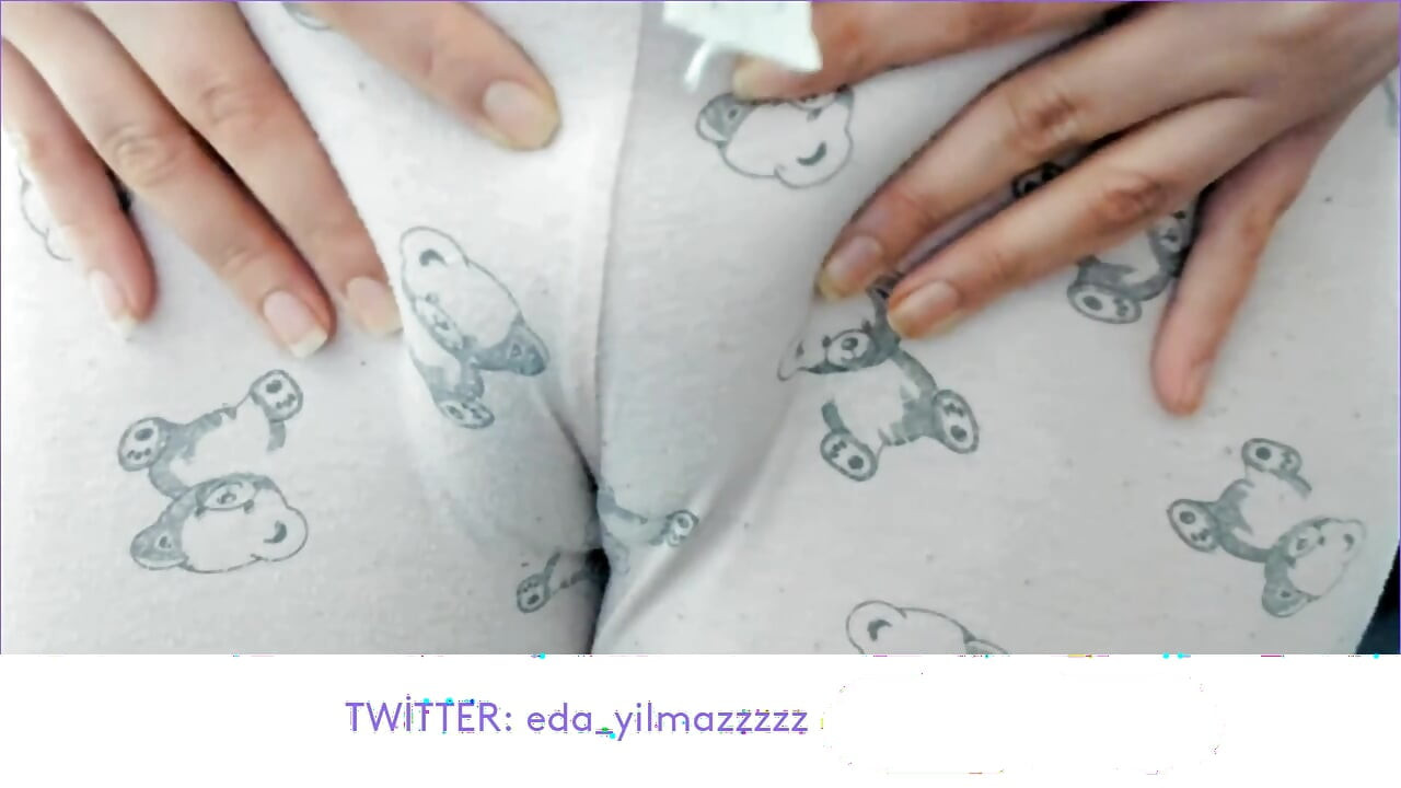 CAMELTOE- MASTURBATE WITH PAJAMA- RUBBING PUSSY WITH PAJAMA