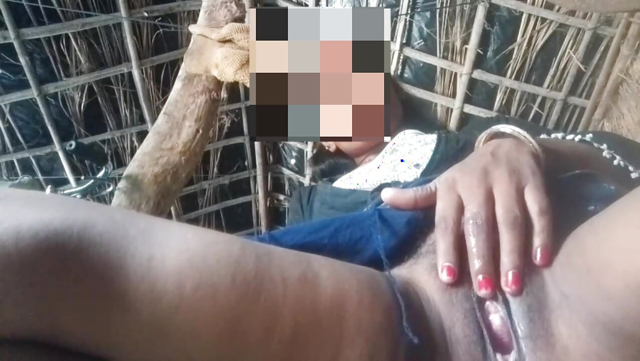 Indian masturbate in oman by finger the pussy