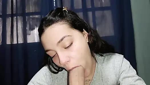 Pov: cewek cantik argentina lagi asik nyepong kontol sampai muncrat