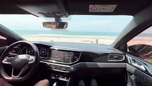 Ich habe meinen freund dazu gebracht, das auto vor dem strand zu stoppen, um einen cumshot zu machen
