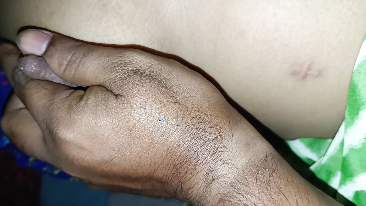 Bihari deshi Bhabi ko mast pela condom lagake