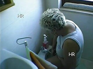 Prawdziwe przesłuchanie porno z lat 90. z nieocenzurowanymi gospodyniami domowymi # 1