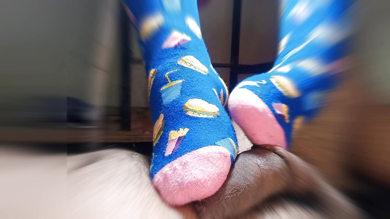 Çok komik çorap giyen ayaklı saman