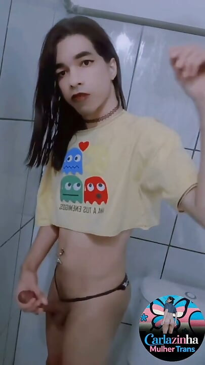 Carlazinha Safada Naked on Her Knees Asking for Cum on Her Face