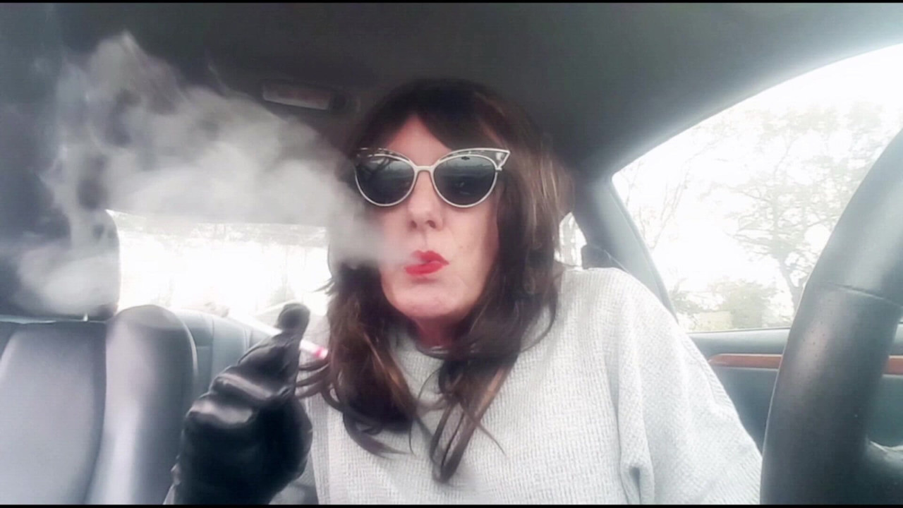 MRS. ROMAN CAR SMOKING A MORE 120 MENTHOL WITH LEATHER GLOVES
