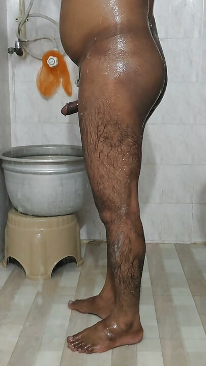 Heiße Dusche & Handjob – Solo-Badezimmer-Vergnügen - 18+