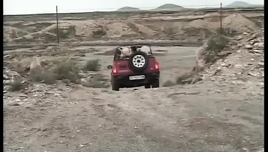 Bazı sürücülere yarağı dava eden olgun sürtükler için yolda seks