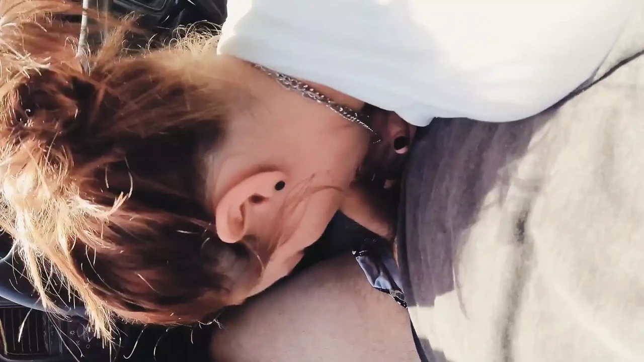 他在去露营地的路上让我吮吸他的鸡巴