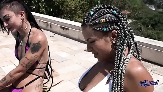 Mibby и Caroleta в горячем лесбийском экшене!