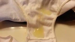 Ejaculação na calcinha suja da sogra