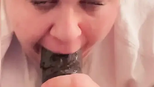 Stiefschwester lutscht mich, während mein rrude-ex mich immer wieder als alberne hure bezeichnet