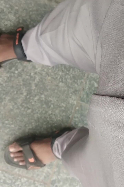 Тамілтен дюйми, шоу великого чорного члена на автобусній підставці