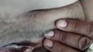 Zaanu bhabhi poesje close-up en pissen