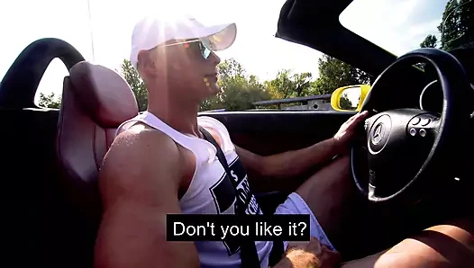 Üvey kardeşimi baştan çıkardım ve yolun ortasında götümü parçaladı