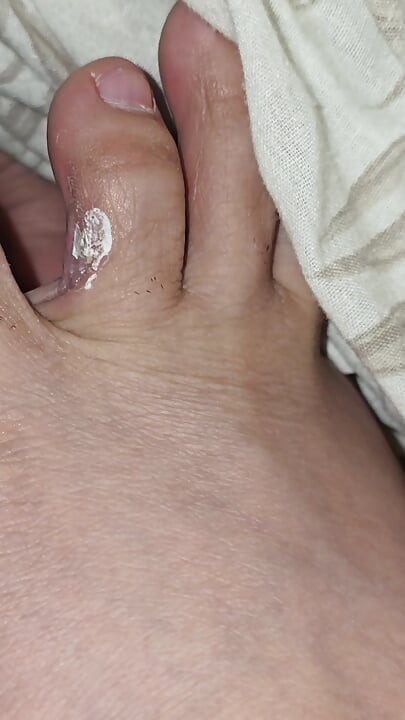 Oops! Step sister "accidentally" handjob step brother big dick without condom