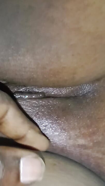 หีของลูกเลี้ยงของกูถูกนวดด้วยน้ํามันและใช้นิ้ว