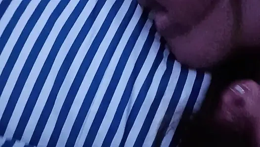 Pinay evli kadın oyuncak oynarken emiyor