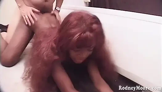 Огромный камшот на хорошеньком черном лице, винтажная чернокожая 90-х