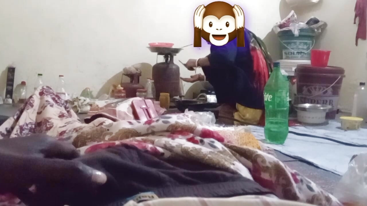 I was cooking and the guy masturbated behind my back. Indian desi boy and mummy