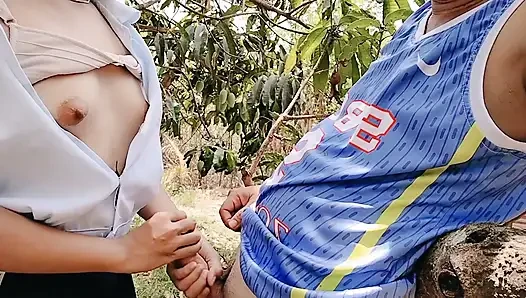 18 yaşındaki kız öğrenci daha önce üvey babası tarafından herkesin içinde sikişiyor