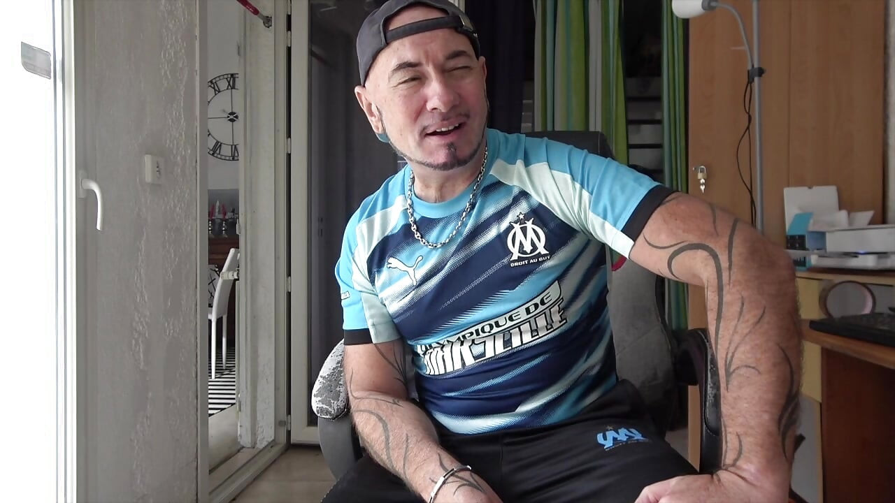 Jebana sirovo od velikog kurca moje hetero prijateljice