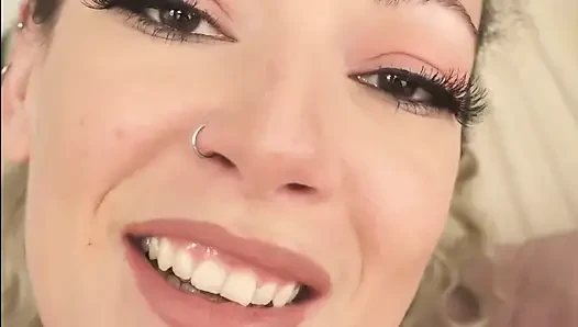 Giantess Sets a Tiny Trap