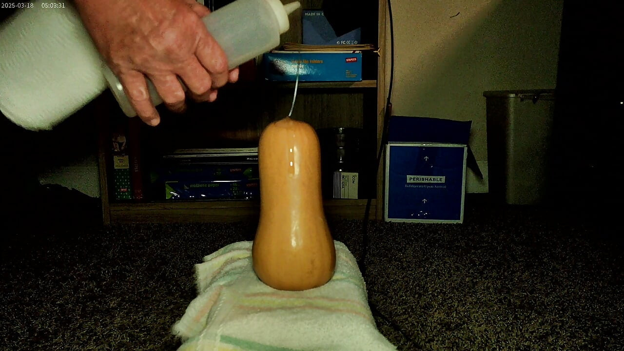 Amanteigada esmaga minha bunda