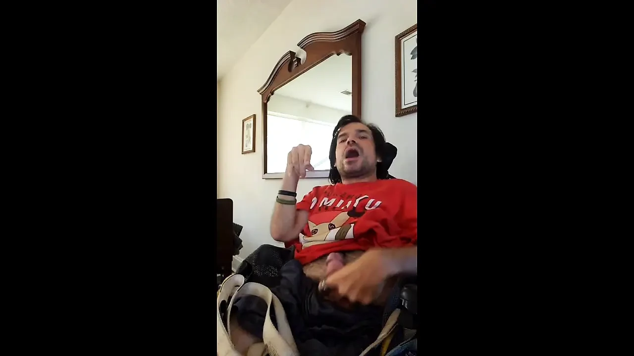 Kevy 69 s’amuse avec orgasme décontracté après un café