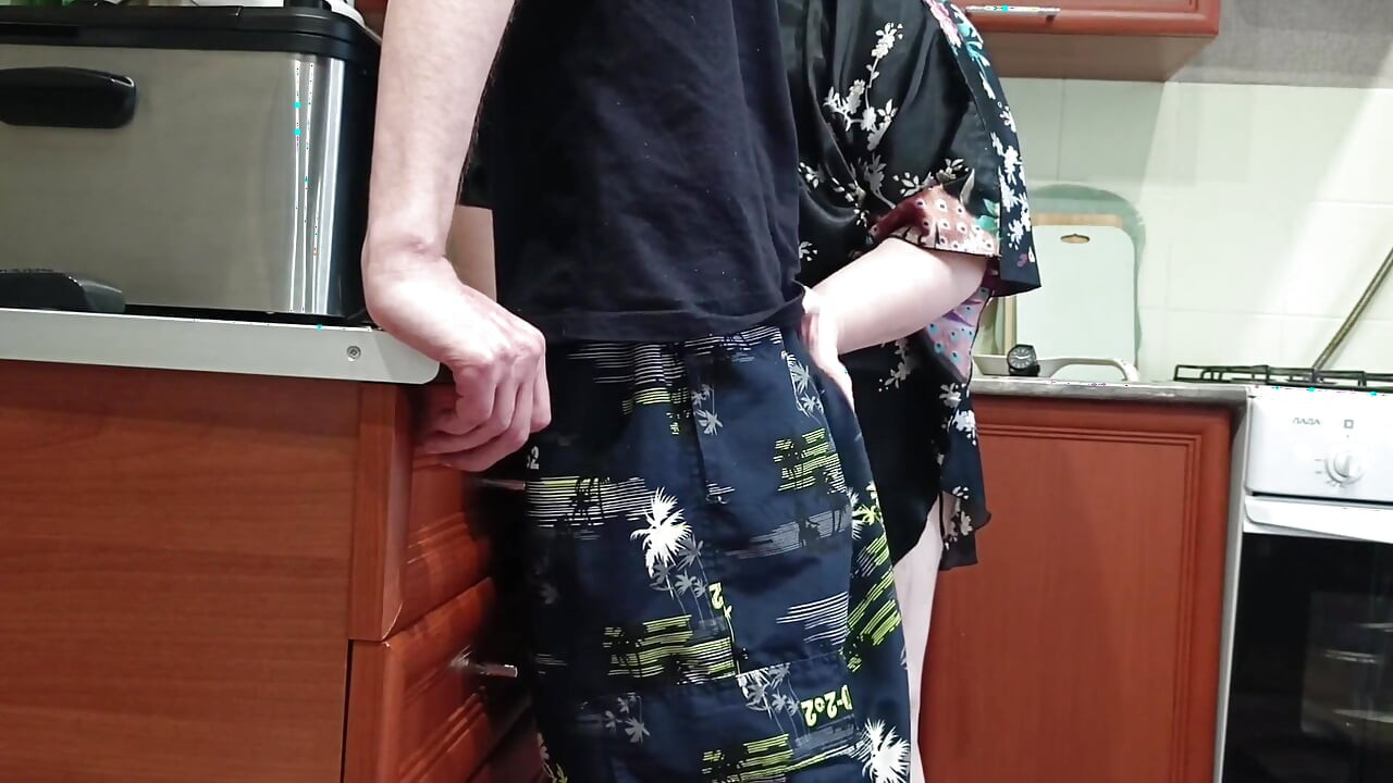 Stříkání s horkým spermatem v ústech macechy, které polyká