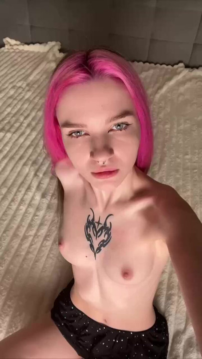 Ela sabe o que você quer e está pronta para mostrar acesso completo no link OnlyFans no perfil