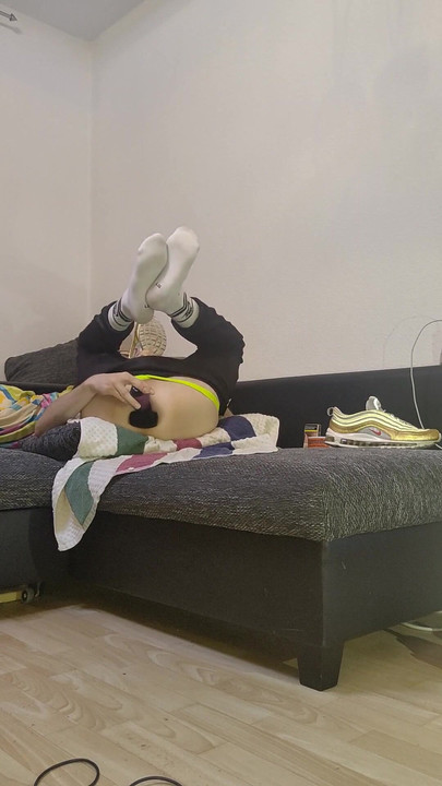 「(GER) 臭い AirMax97 を着たスポーティな AssBitch 、靴下とジョックストラップを伸ばして非常に深く鍛え、そして」からの壮観な瞬間