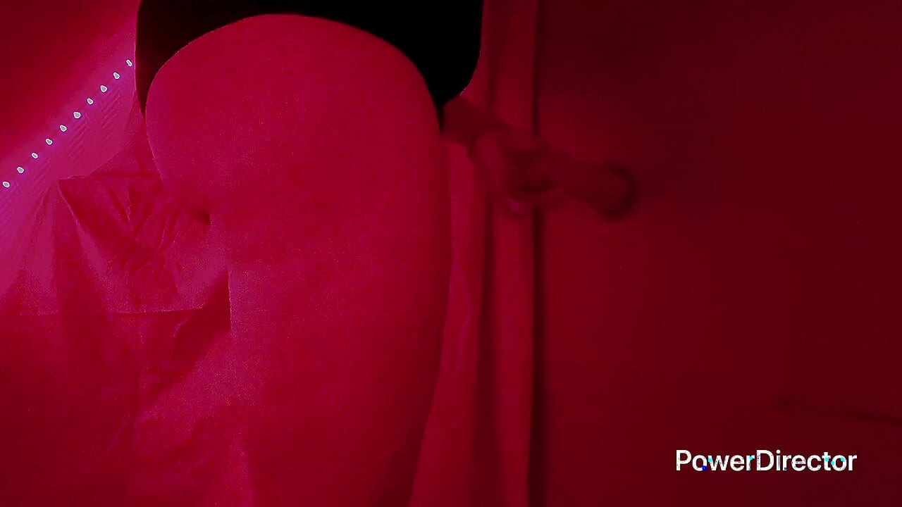 Glory Hole in a disco toilet, I suck a stranger