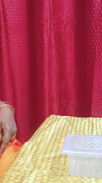 Doktor wanita memberikan rawatan untuk lelaki mati pujian dalam gayanya dan memberikan handjob yang bagus dengan urutan minyak dengan audio tamil penuh | Klip 1