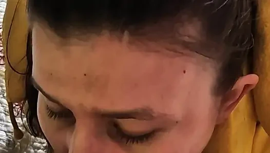 Sepong kontol pasangan Rusia asli, crot di pantat dan setelah nyepong kontol