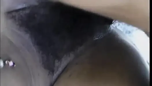Ateşli zenci piliç beyaz yarağı götünü sallıyor