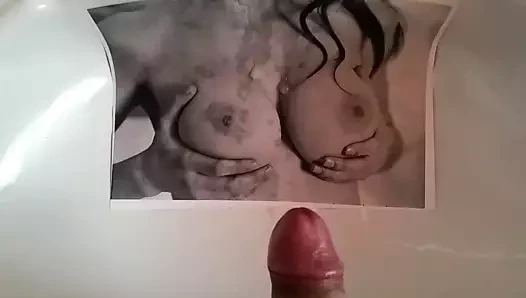 cumshot üzerinde muhteşem göğüsleri