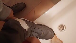 Pissing #028