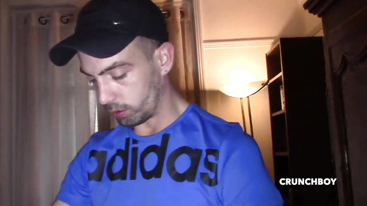 युवा ट्विंक की बिना कंडोम चुदाई टिम कॉसला