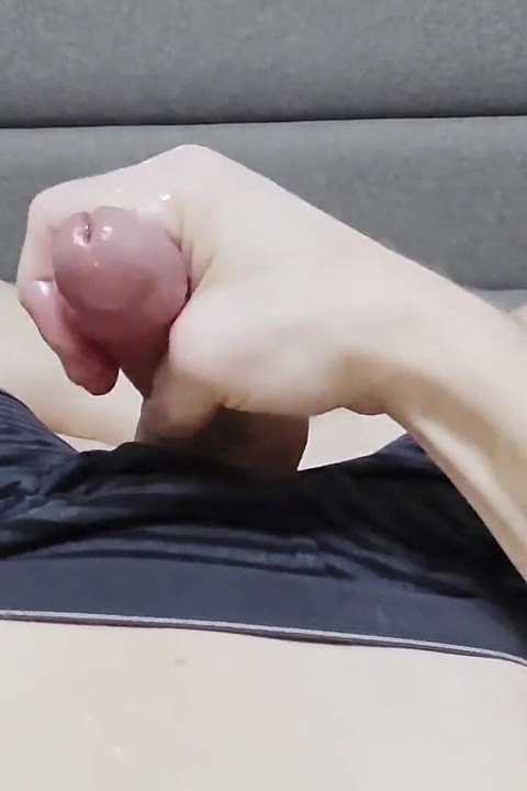 Pov ngocok kontolku yang diminyaki sampai becek sambil ngomong jorok sampai crot banyak banget
