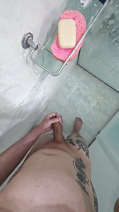 Masturbándose en la ducha