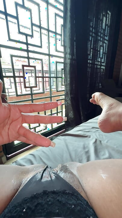 I want to warm my neighbors through the window, if you lived nearby if you would come and suck it for a while?